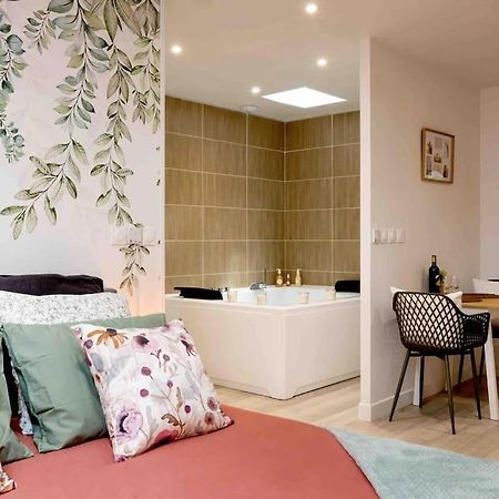 Love Room Et Spa - Le Cocon Aubie-et-Espessas Extérieur photo