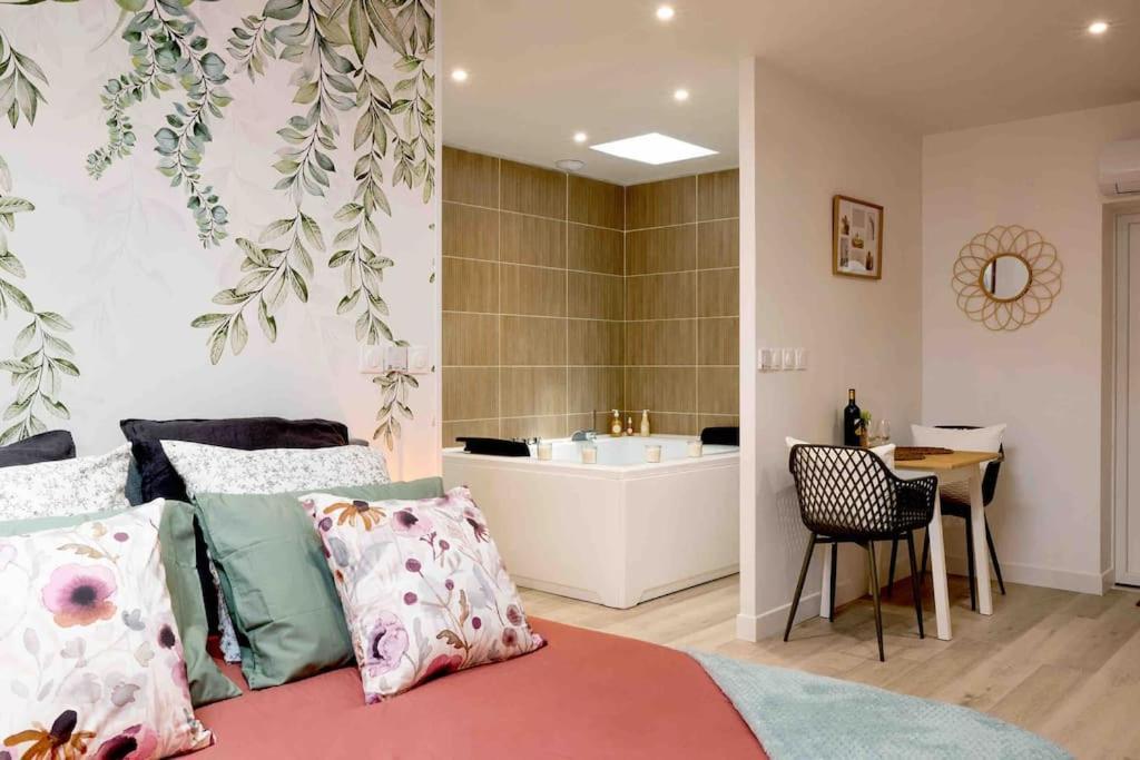 Love Room Et Spa - Le Cocon Aubie-et-Espessas Extérieur photo